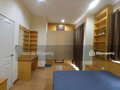 Golden Town Onnut-Pattanakarn, Bangkok, Thailand Golden Town Onnut-Pattanakarn, Bangkok, Thailand