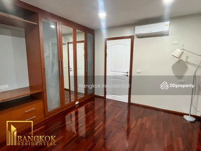 Yenakart Garden, Bangkok, Thailand Yenakart Garden, Bangkok, Thailand