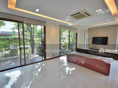 Narasiri Pattanakarn-Srinakarin, Bangkok, Thailand Narasiri Pattanakarn-Srinakarin, Bangkok, Thailand