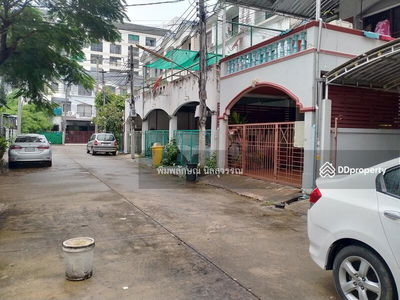 Soi On Nut 77 Intersection 16, Bangkok, Thailand Soi On Nut 77 Intersection 16, Bangkok, Thailand