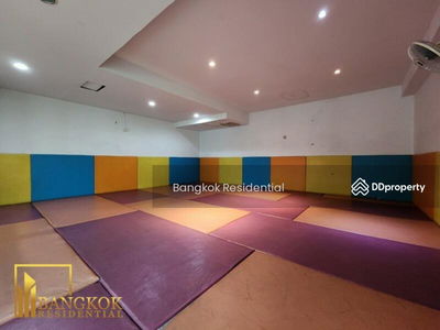 Charan Tower (Charan Tower), Bangkok, Thailand Charan Tower (Charan Tower), Bangkok, Thailand