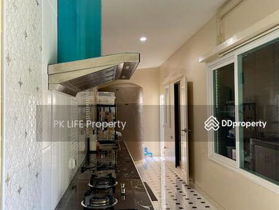 Gehäuse In Ban Ratsada, Thailand Gehäuse In Ban Ratsada, Thailand