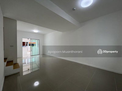 Pruksa102, Nakhon Pathom, Thailand Pruksa102, Nakhon Pathom, Thailand