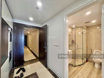 D'. Le Roi Soleil, Vietnam D'. Le Roi Soleil, Vietnam