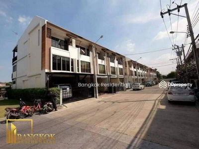 Townhouse in Compound, Bangkok, Thailand Townhouse in Compound, Bangkok, Thailand