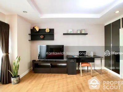 Phasuk Place, Bangkok, Thailand Phasuk Place, Bangkok, Thailand