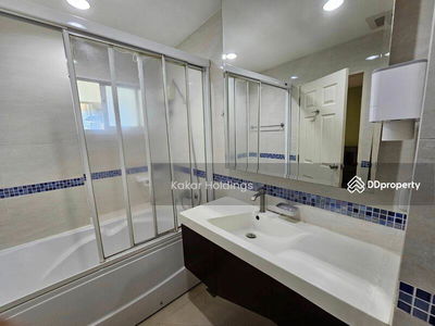 Life @ Sukhumvit 65, Bangkok, Thailand Life @ Sukhumvit 65, Bangkok, Thailand