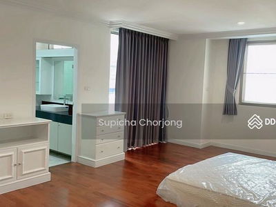 Govind Tower, Bangkok, Thailand Govind Tower, Bangkok, Thailand