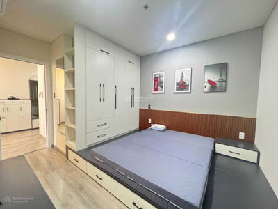 The Monarchy, Vietnam  The Monarchy, Vietnam