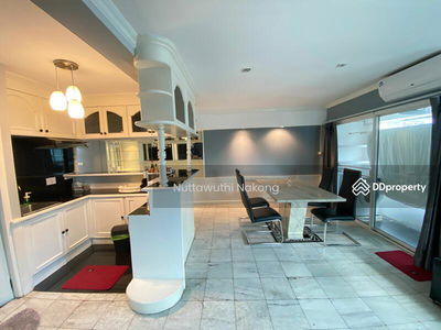 Thonglor Tower, Bangkok, Thailand Thonglor Tower, Bangkok, Thailand