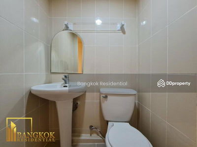 Royal Castle Sukhumvit, Bangkok, Thailand Royal Castle Sukhumvit, Bangkok, Thailand