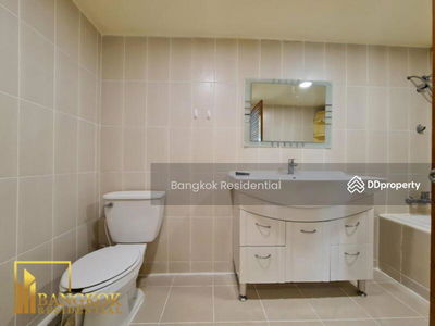 Royal Castle Sukhumvit, Bangkok, Thailand Royal Castle Sukhumvit, Bangkok, Thailand