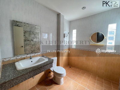 Gehäuse In Kathu, Thailand Gehäuse In Kathu, Thailand