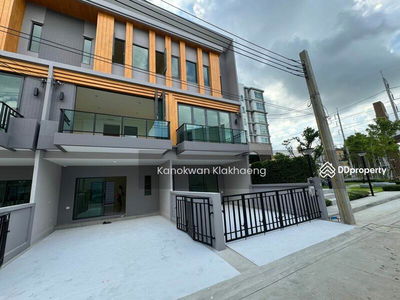 Eigen, Bangkok, Thailand Eigen, Bangkok, Thailand