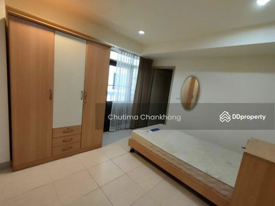 Royal Castle Sukhumvit, Bangkok, Thailand Royal Castle Sukhumvit, Bangkok, Thailand