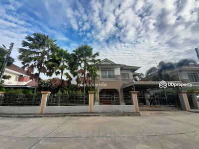 Grand Maneerin, Chon Buri, Thailand Grand Maneerin, Chon Buri, Thailand