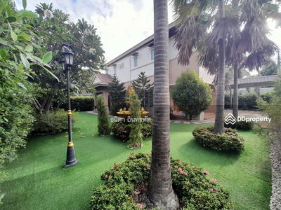 Grand Maneerin, Chon Buri, Thailand Grand Maneerin, Chon Buri, Thailand