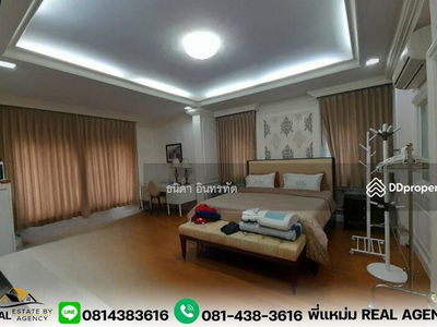 Grand Maneerin, Chon Buri, Thailand Grand Maneerin, Chon Buri, Thailand