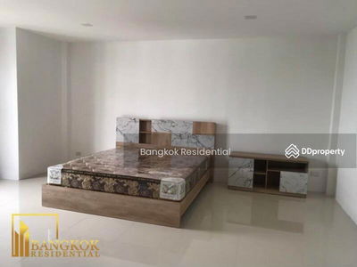 Townhouse in Compound, Bangkok, Thailand Townhouse in Compound, Bangkok, Thailand