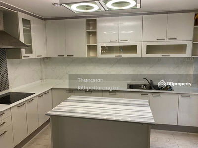 Phattanakarn 44, Bangkok, Thailand Phattanakarn 44, Bangkok, Thailand