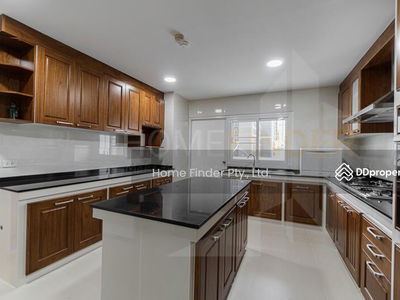 Govind Tower, Bangkok, Thailand Govind Tower, Bangkok, Thailand