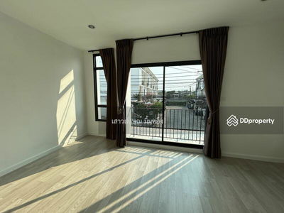 Patio Srinakarin-Rama9, Bangkok, Thailand Patio Srinakarin-Rama9, Bangkok, Thailand