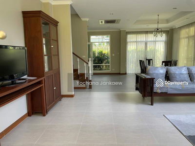 Large 5-Br House near BTS Nana, Bangkok, Thailand Large 5-Br House near BTS Nana, Bangkok, Thailand