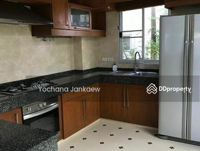 Large 5-Br House near BTS Nana, Bangkok, Thailand Large 5-Br House near BTS Nana, Bangkok, Thailand