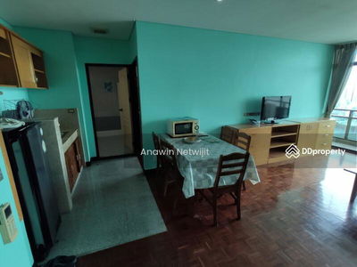 Lumpini Park View, Bangkok, Thailand Lumpini Park View, Bangkok, Thailand