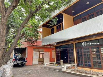 Single house, Soi Charoenrat 24, Bangkok, Thailand Single house, Soi Charoenrat 24, Bangkok, Thailand