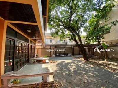 Single house, Soi Charoenrat 24, Bangkok, Thailand Single house, Soi Charoenrat 24, Bangkok, Thailand