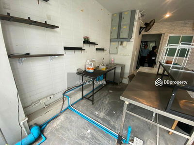 3-story commercial building (Room 111 /37, Bangkok, Thailand 3-story commercial building (Room 111 /37, Bangkok, Thailand