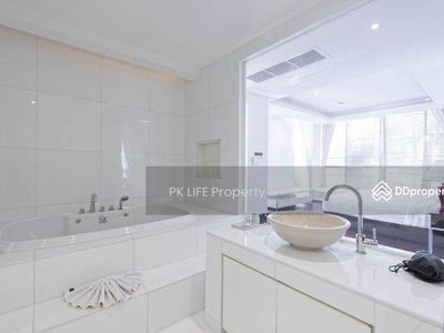 Gehäuse In Ban Ratsada, Thailand Gehäuse In Ban Ratsada, Thailand