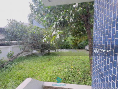 Single house with warehouse, Chokchai 4, Sena, near Liap Expressway, Bangkok, Thailand Single house with warehouse, Chokchai 4, Sena, near Liap Expressway, Bangkok, Thailand