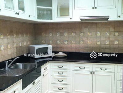 Langsuan Ville, Bangkok, Thailand Langsuan Ville, Bangkok, Thailand