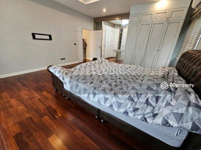 Two Grande Monaco Bangna-Wongwaen, Bangkok, Thailand Two Grande Monaco Bangna-Wongwaen, Bangkok, Thailand