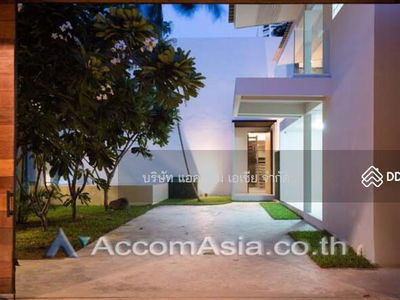 Home Office, Private Swimming Pool 3 Bedrooms House for Rent in Sukhumvit Bangkok near BTS Thonglo, Bangkok, Thailand Home Office, Private Swimming Pool 3 Bedrooms House for Rent in Sukhumvit Bangkok near BTS Thonglo, Bangkok, Thailand