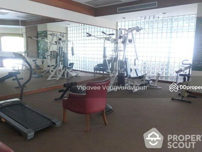 Lake Avenue Sukhumvit 16, Bangkok, Thailand Lake Avenue Sukhumvit 16, Bangkok, Thailand