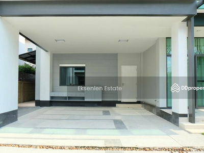 Setthasiri Onnut-Srinakarin, Bangkok, Thailand Setthasiri Onnut-Srinakarin, Bangkok, Thailand