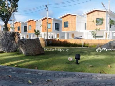 Housing in Ban Chalong, Thailand Housing in Ban Chalong, Thailand