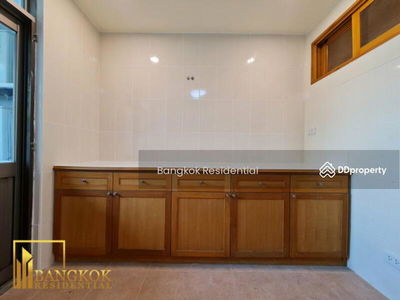 Royal Castle Sukhumvit, Bangkok, Thailand Royal Castle Sukhumvit, Bangkok, Thailand