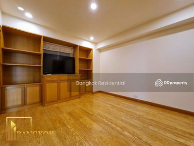 Royal Castle Sukhumvit, Bangkok, Thailand Royal Castle Sukhumvit, Bangkok, Thailand