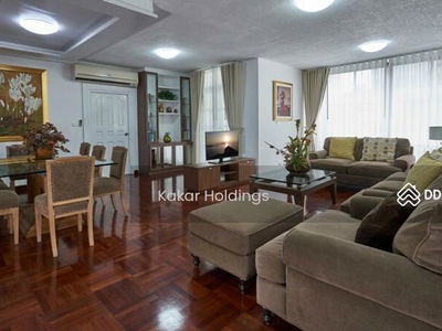 Vanicha Park Langsuan, Bangkok, Thailand Vanicha Park Langsuan, Bangkok, Thailand