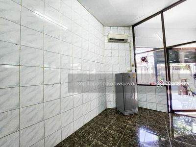 10110, Bangkok, Thailand 10110, Bangkok, Thailand