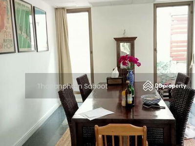 Spacious 5-Bedroom House, Bangkok, Thailand Spacious 5-Bedroom House, Bangkok, Thailand