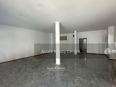 3-story semi-detached house, Town in Town, Bangkok, Thailand 3-story semi-detached house, Town in Town, Bangkok, Thailand