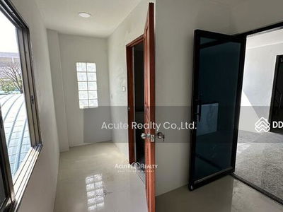 3-story semi-detached house, Town in Town, Bangkok, Thailand 3-story semi-detached house, Town in Town, Bangkok, Thailand