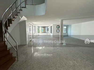 3-story semi-detached house, Town in Town, Bangkok, Thailand 3-story semi-detached house, Town in Town, Bangkok, Thailand