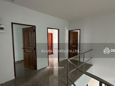 3-story semi-detached house, Town in Town, Bangkok, Thailand 3-story semi-detached house, Town in Town, Bangkok, Thailand