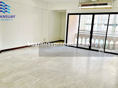 For rent, 4-story home office, Sukhumvit Road, near BTS Nana, Bangkok., Thailand For rent, 4-story home office, Sukhumvit Road, near BTS Nana, Bangkok., Thailand